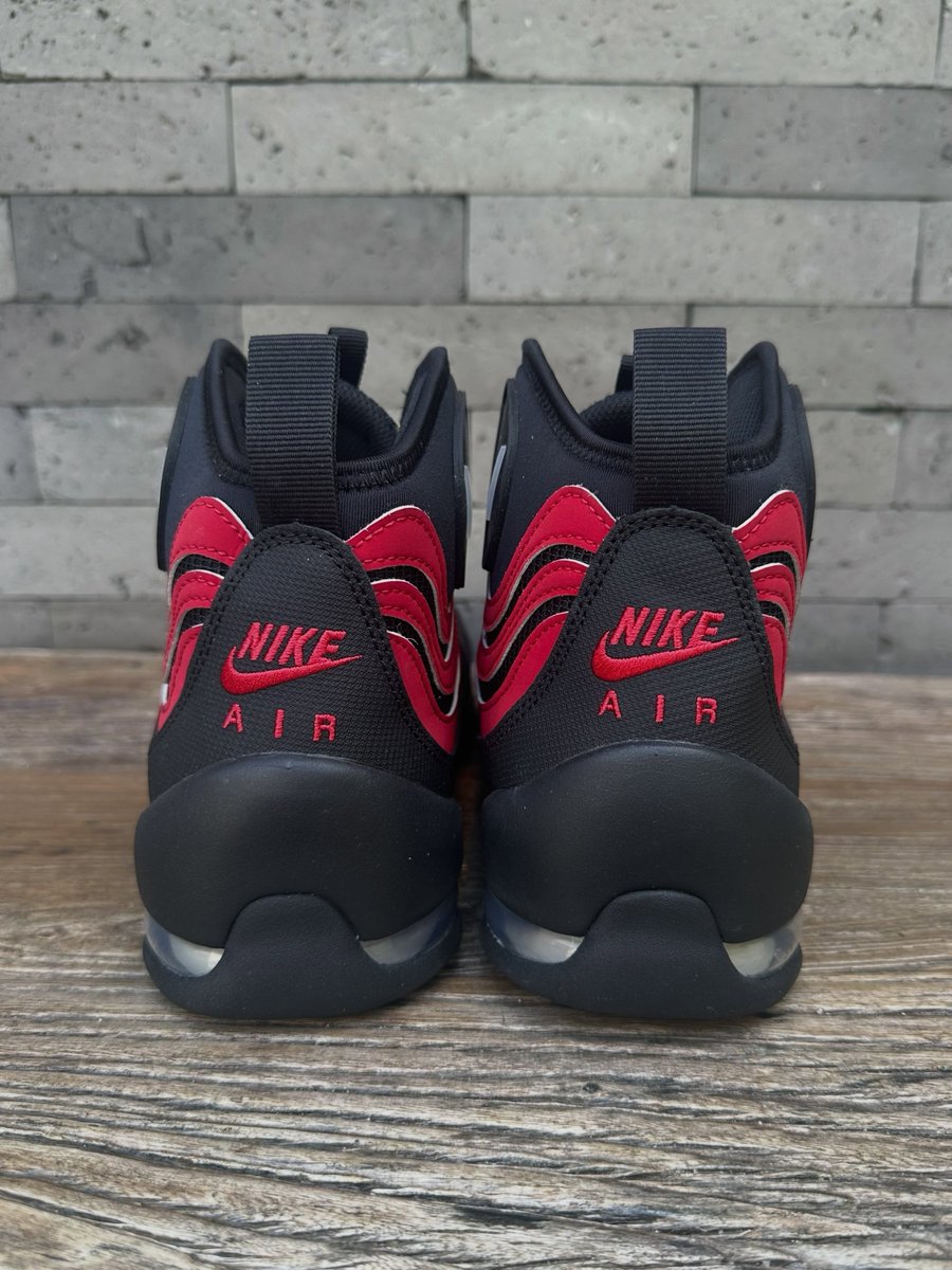 ModernNotoriety's tweet photo. CLOSER LOOK: Nike Air Bakin OG "Varsity Red"

🗓️ Fall 2026
🏷️ $170 https://t.co/O0L6F4YKem
