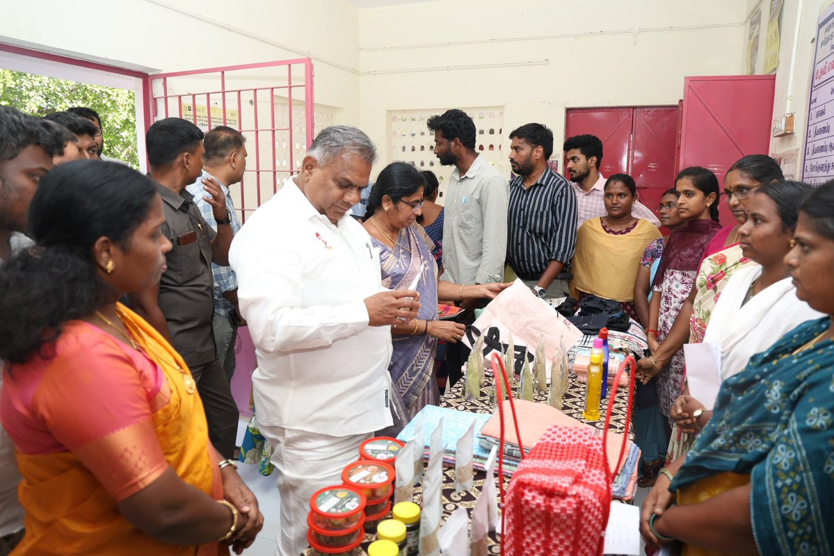 OfficeOfNAnand's tweet photo. மாண்புமிகு தமிழ்நாடு முதலமைச்சர் @CMOTamilnadu அவர்களின் அறிவுறுத்தலின்படி,

இன்று (09.07.2026) வியாழக்கிழமை,

மாண்புமிகு ஊரக வளர்ச்சி மற்றும் நீர்வளத்துறை அமைச்சர் திரு. N. @BussyAnand அவர்கள், கரூர் மாவட்டம், தாந்தோணி ஊராட்சி ஒன்றியத்திற்குட்பட்ட வெள்ளியணை ஊராட்சியில், (1/2) https://t.co/UjY6r7BjsK