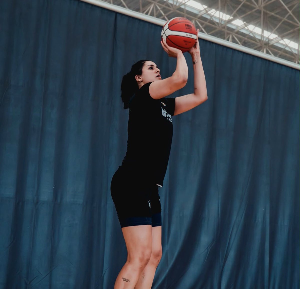 mexbasquet's tweet photo. #MexBasquet 🇲🇽🏀 ¡Rumbo al #Centrobasket!
La selección femenil mayor prepara los últimos detalles en el #CNAR, antes de viajar a Nicaragua, para el Clasificatorio a la
@AmeriCup que inicia el 12 de julio.
📸 Cortesía @conadeoficial https://t.co/N2Z1Io0Lwz