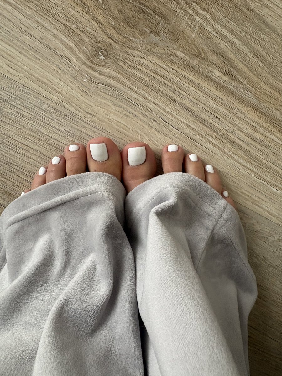 ClaudiaQueenXXX's tweet photo. Tup tup tup, w każde tupnięcie to pulsowanie twojego mikrusa 🥵 https://t.co/qwUGOExMNV