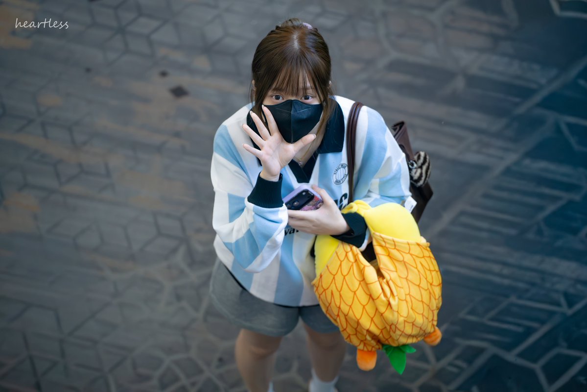 rafisinfj's tweet photo. "𝑔-𝒹𝓇𝒶𝑔𝑜𝓃 - 𝓉𝒶𝓀𝑒 𝓂𝑒" 🎧☹️🦋

[260709] Departure KLP48 KLIA to Shanghai 🛫
#YiShyanKLP48 #KLP48 https://t.co/rjkMfmp2V2