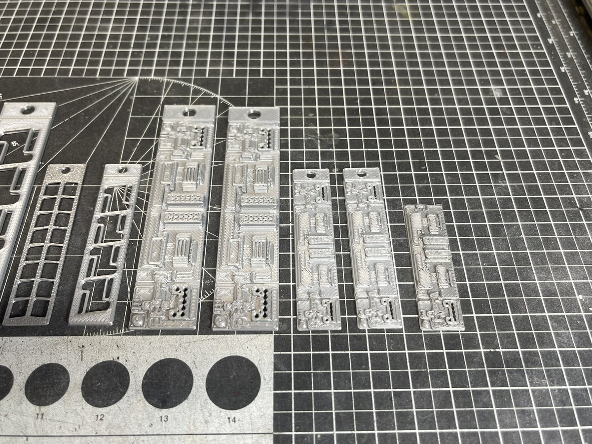 teruhiko_MLRS's tweet photo. ホビーショップピットイン様@pit_hobby と共同製作中のディテールプレートの　#ドーベンウルフ への使用例です。
前回のバーニア基部への使用の他に、3カ所使用しました🤔
プレートの好きな部分をカットして接着するだけ😁

すすす素敵やん💓

ディテールプレート��ピットイン様で販売予定です😳 https://t.co/Adk5FYBScr