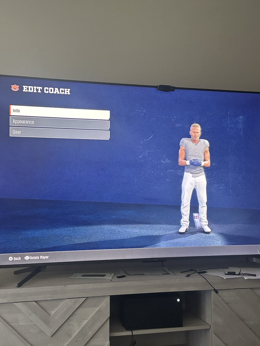 thatruth334's tweet photo. @EASPORTSCollege can you fix this please I’m just trying to change my coach wardrobe lol https://t.co/bjQM5uF23b