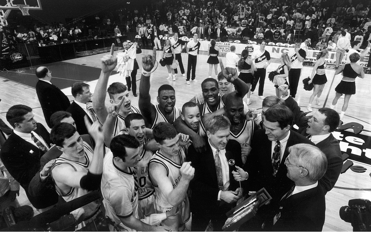 fhsuathletics's tweet photo. Back through the archives 📰

Newspaper photo coverage from the 1995-96 Tigers’ perfect season ahead of tonight’s RMAC Hall of Fame induction.

📺 Watch live at 7 p.m. CT: https://t.co/3RyP9i0uRe https://t.co/AmJcAYgne8
