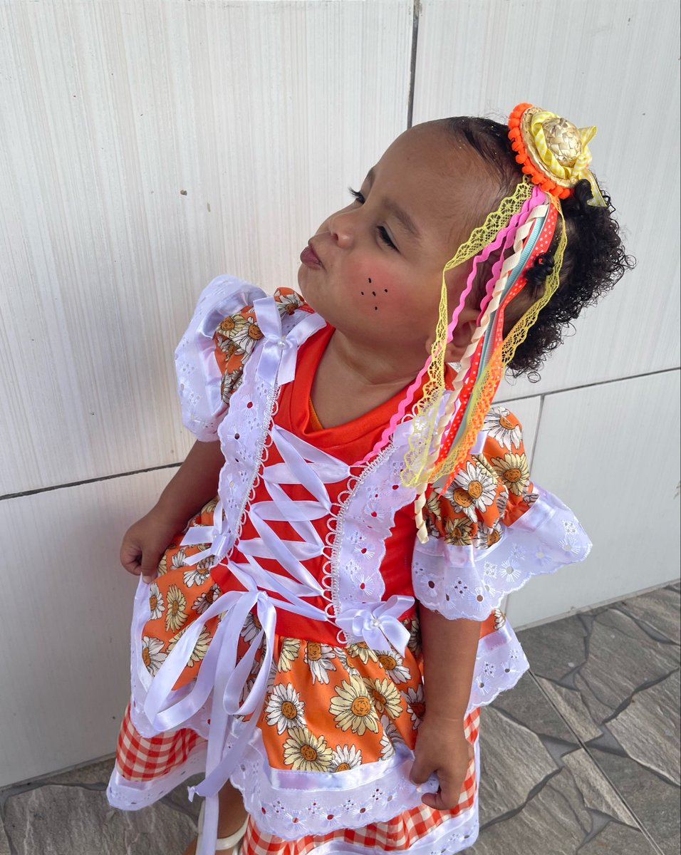 elosilva_'s tweet photo. eu não aguentoooo,, mt linda de mamãe 🌼🤍 https://t.co/2nCA3kutky