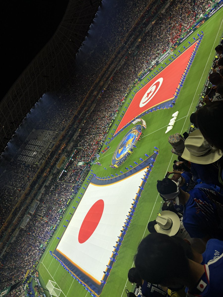 fctokyo44's tweet photo. 現地観戦したいねと話してた
4年前の夢が叶った🌛

FIFA WORLD CUP 2026✨
1000試合目のメモリアル試合📖

感じたことのない熱気と情熱の中で
格別な試合を見れて本当に感動した😭
#FIFAWorldCup_JP https://t.co/vreq2CUVom