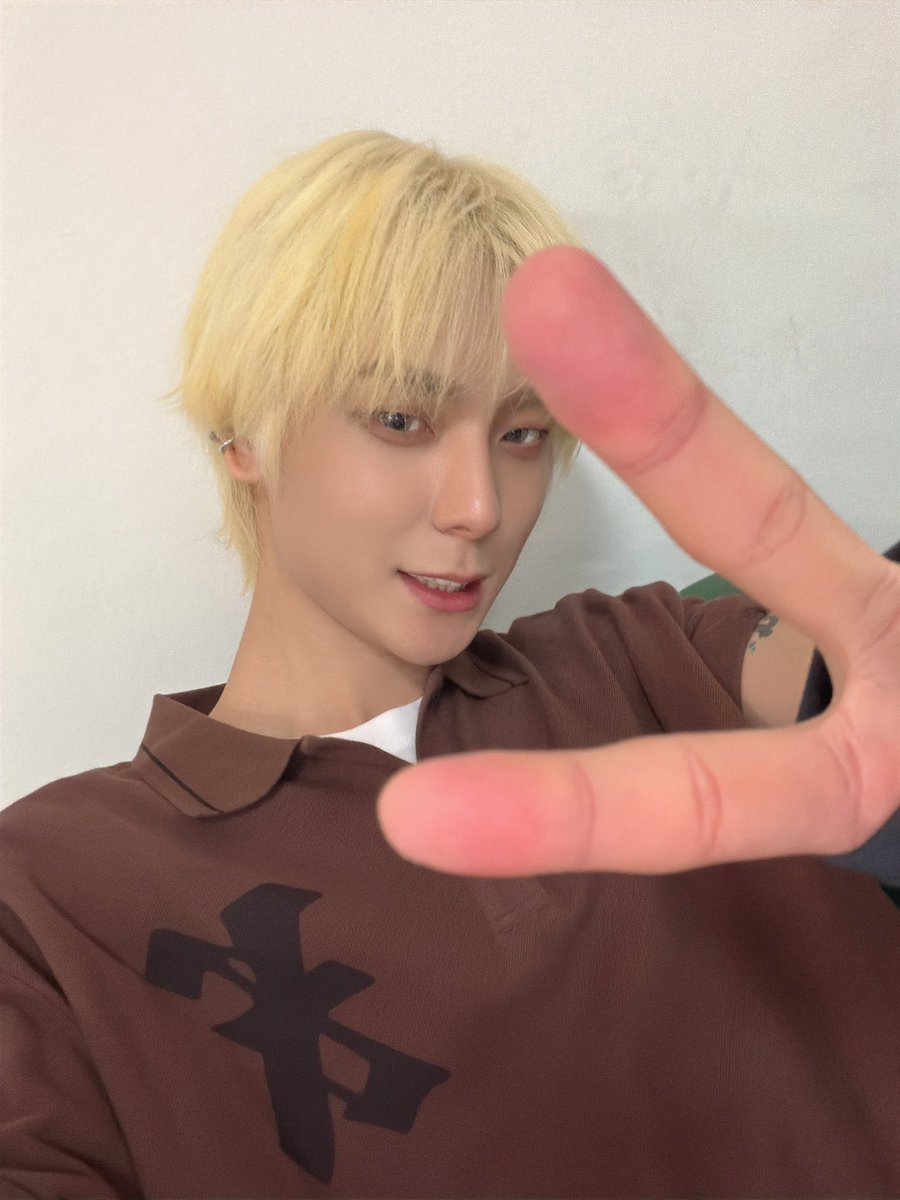 OmegaX_members's tweet photo. [#OX]

오늘도 너무 고마워 내일도 재밌게 보내보자 !! 💙🌙

#OMEGA_X #오메가엑스
#제현 #JEHYUN https://t.co/FTHYDMCV3u
