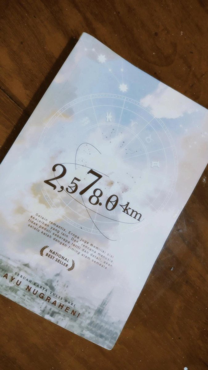 eightchichoo's tweet photo. empat tahun laluu punya buku ini, dan sekarang aku baca lagi untuk ketiga kalinya! https://t.co/H4XcOgBaoQ