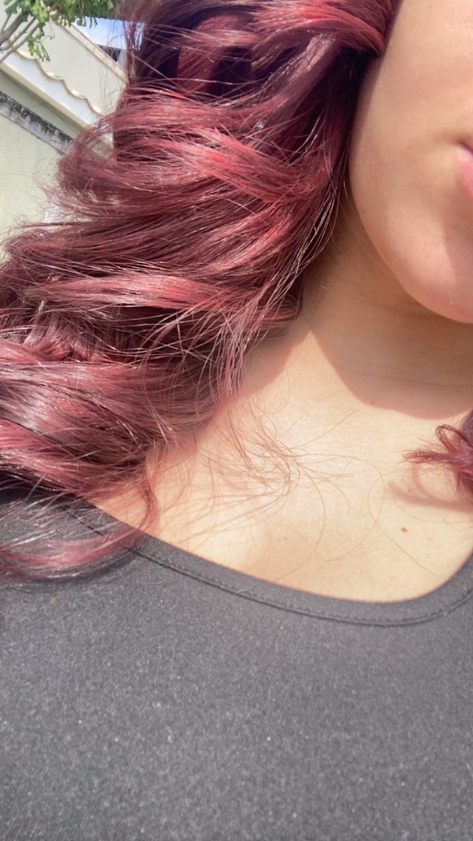sweetnanax's tweet photo. a melhor coisa que eu fiz foi comprar um babyliss e poder ficar assim em uma quinta de manhã https://t.co/RDshYM5YdI