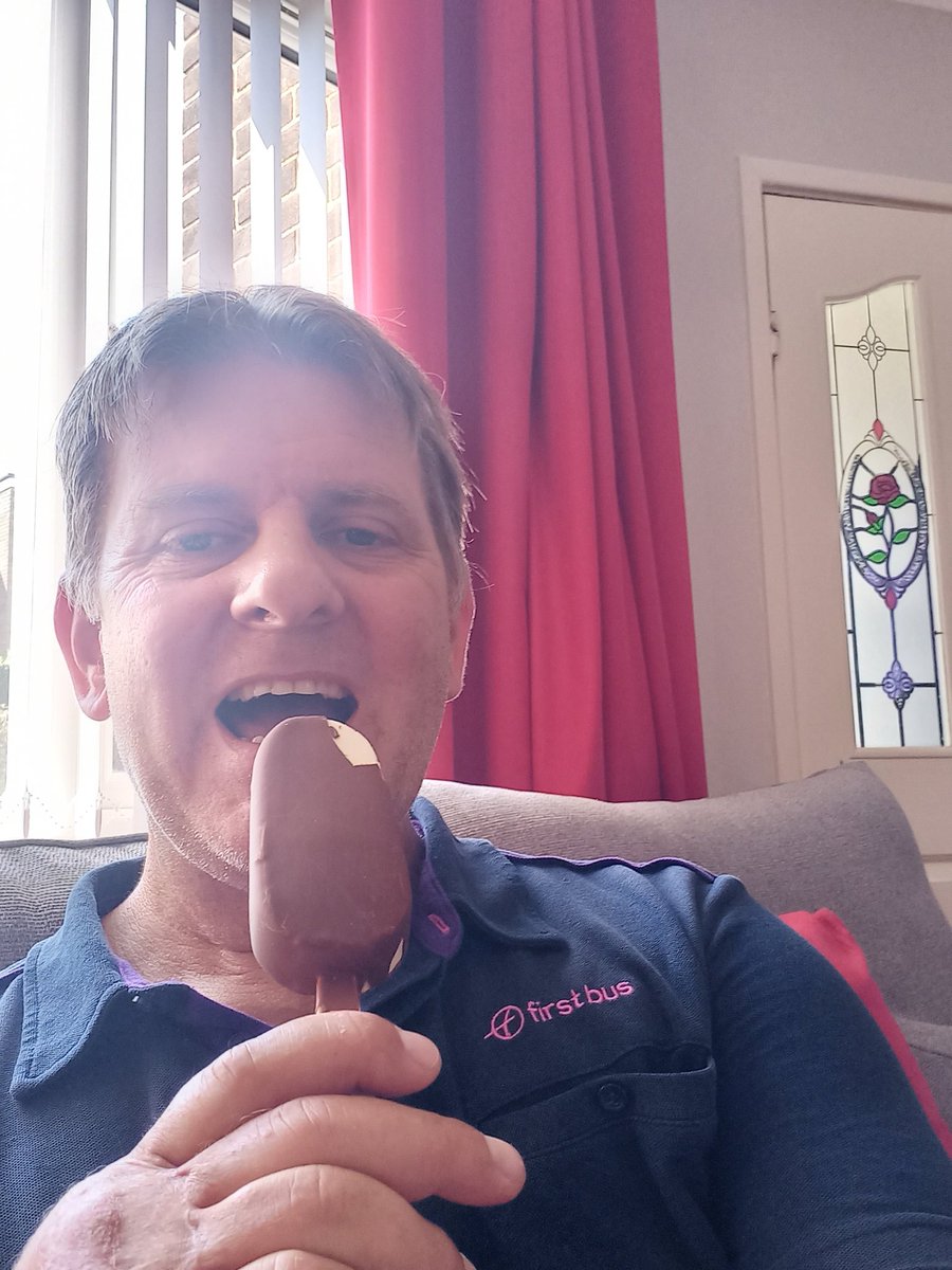 Leedschappie4's tweet photo. Car cleaned inside and outside, time for a salted caramel magnum before heading back to work. #rathernice https://t.co/urb3hL21fI