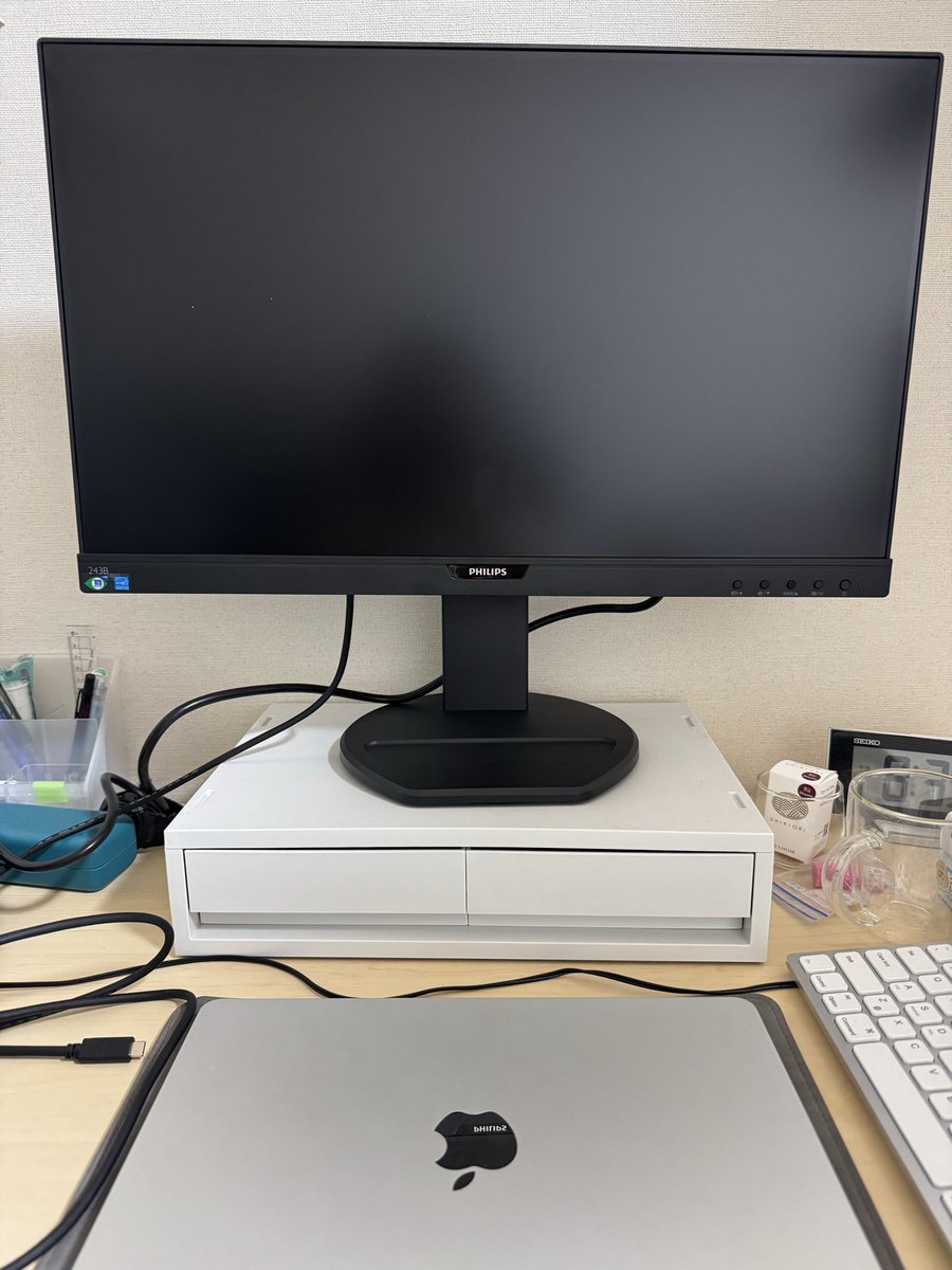 Pontyoooo88's tweet photo. Amazonセールで購入！
モニターあるだけで作業がレベチ
しかもお菓子も研ぎもできるから、魚でも捌こうかしら https://t.co/jv4aJs93Dm