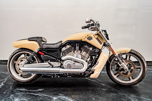 USHarleySales's tweet photo. Ad: For Sale - 2015 Harley-Davidson V-Rod Muscle® https://t.co/rRdolt5sjW <<--More #HarleyDavidson #VRodMuscle https://t.co/wWeHB7YIqq