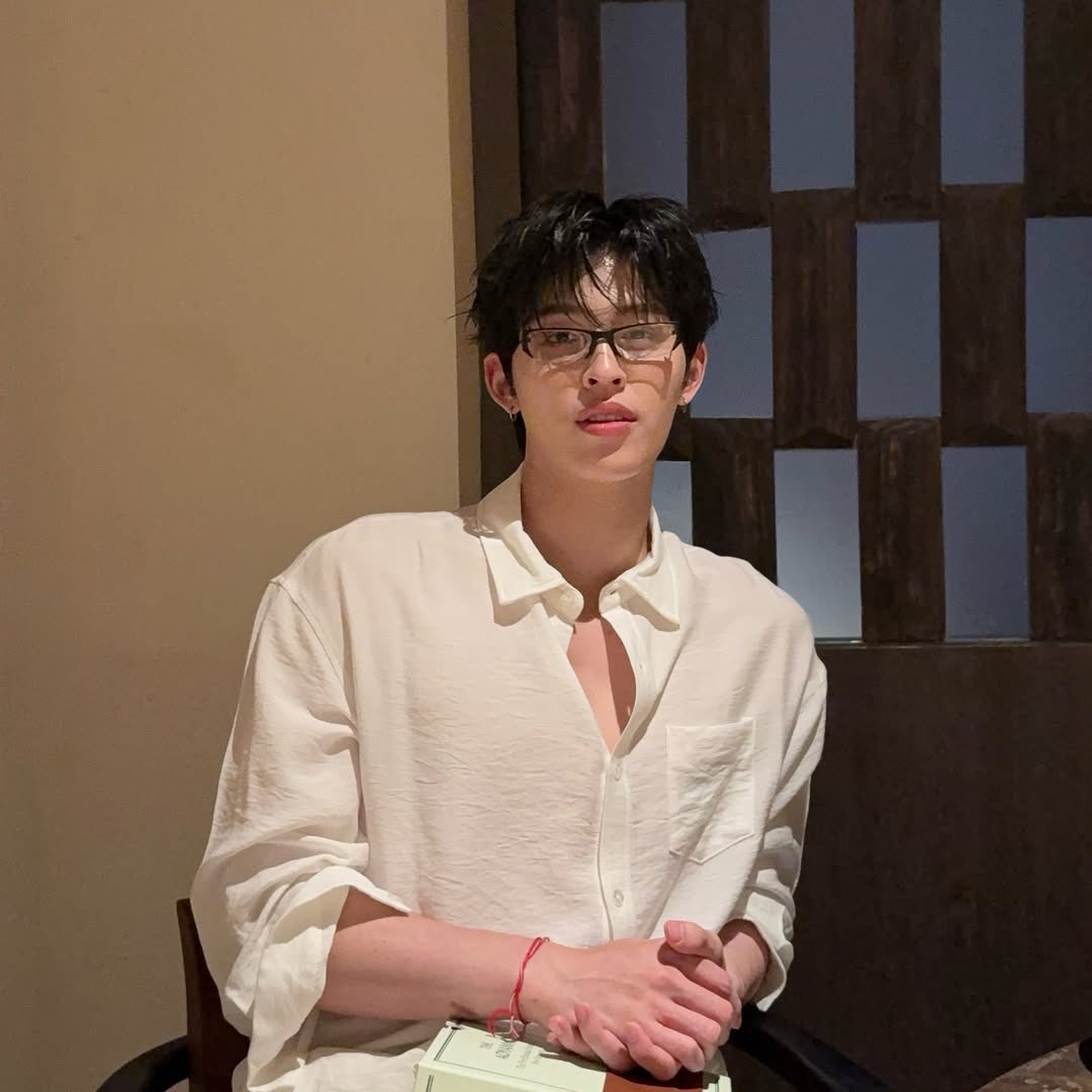 drarry_175's tweet photo. แว่นมีแฟนยัง จีบได้ป— อ่อ โอเค https://t.co/jjxpYk8k8m