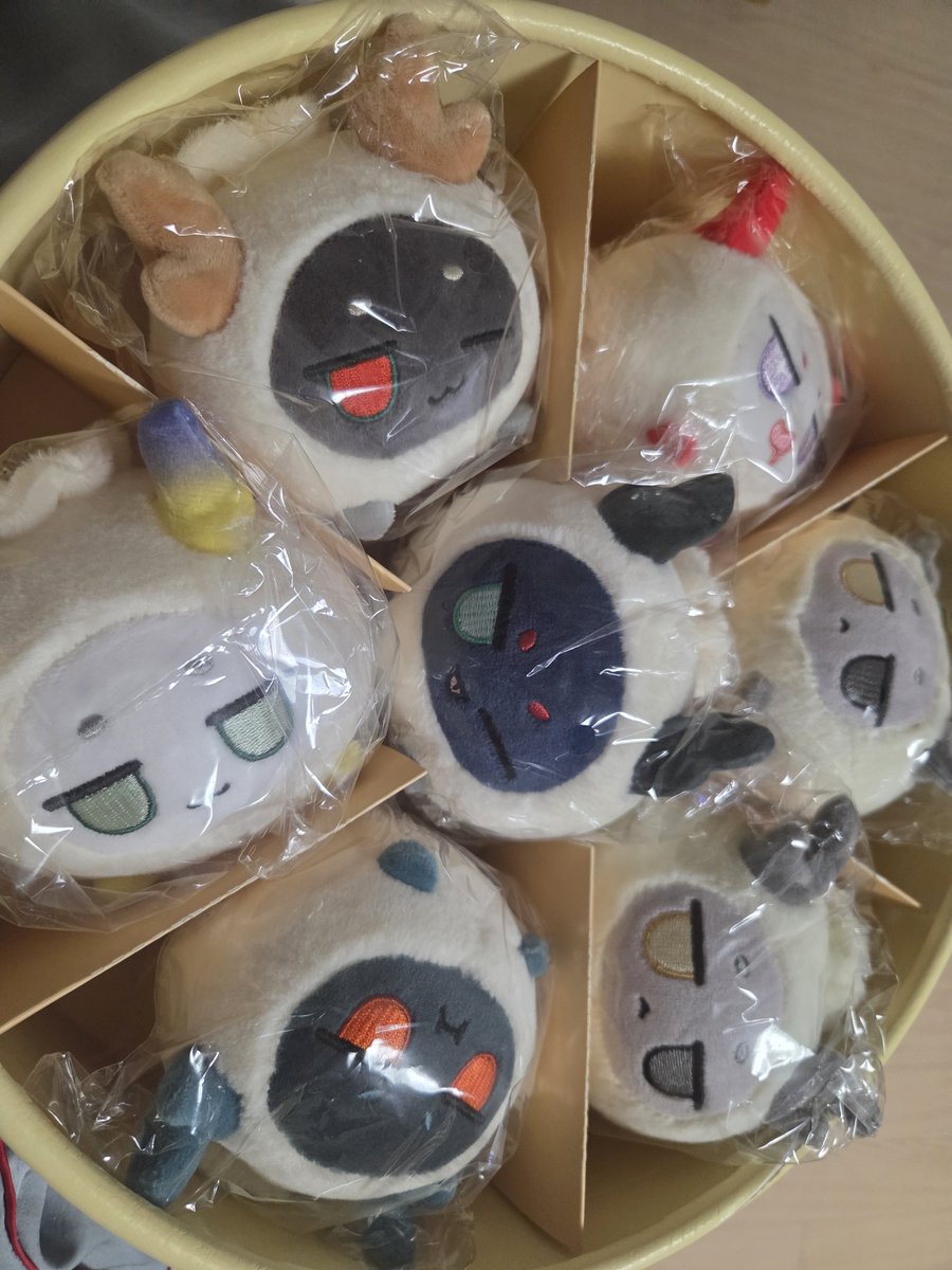 rr_ingring0303's tweet photo. 벅벅거가 보내준 버블 만두 오늘 왔는데 왕이 두마리에요 장녀는 어디간거죠 누군가는 장녀를 두마리나 가졌다는건가요 저희 장녀 돌려주세요... https://t.co/vS6KEziLTJ