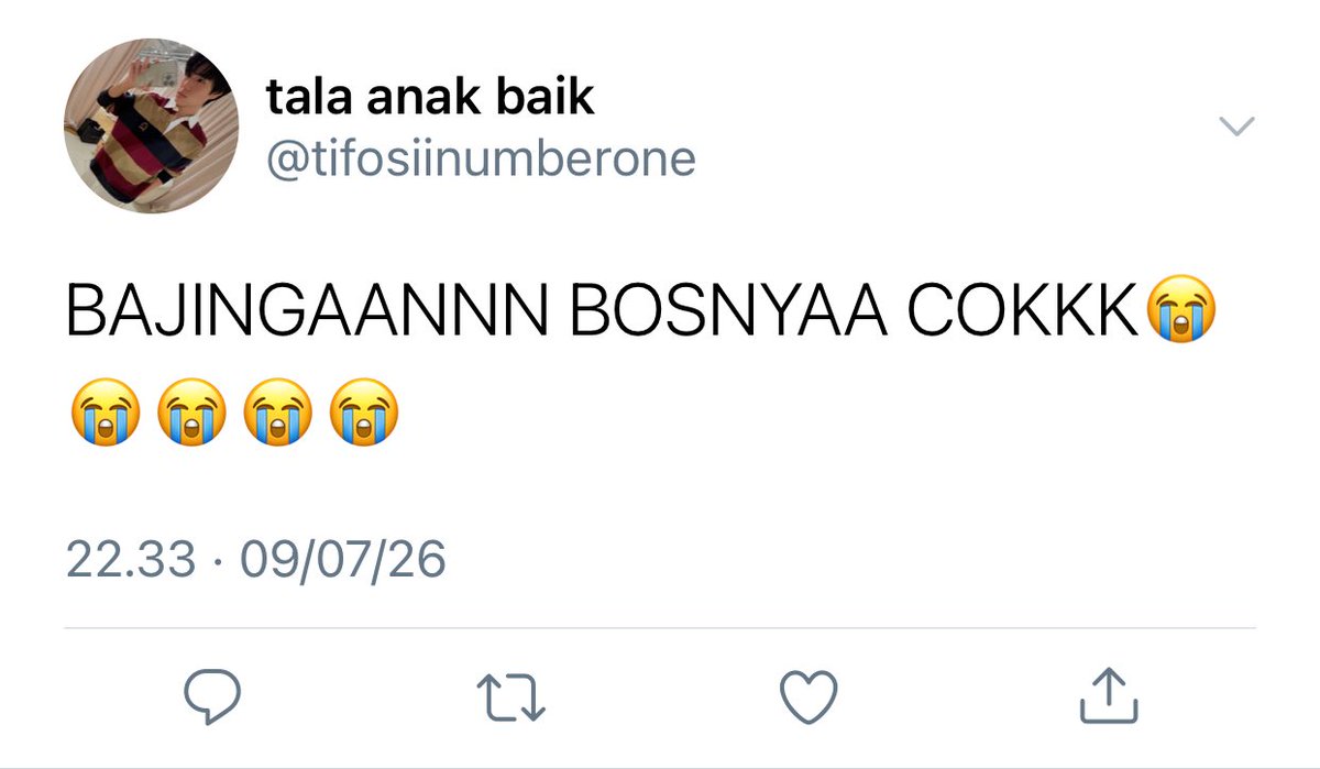 phuwintiel's tweet photo. pondphuwin onetweet; 

si tala abis bawa motor ngebut gak sengaja nyerempet mobil dan jatoh depan orang yg lagi nurunin compactor https://t.co/9oEat1cE6x