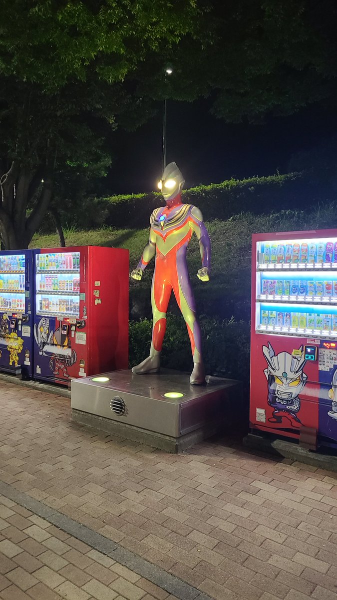 yo_ep8291's tweet photo. またまた、東北道爆走中。
今日はウルトラさんに守ってもらいながら、寝ます‼️ https://t.co/ry1YD94aWa