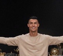 llio_10's tweet photo. @2otNaS_ الصورة AI هذا رونالدو التقليد https://t.co/N0D5s0o0qZ