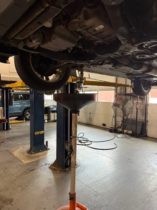 MeadowAutoServ's tweet photo. 😂 Your engine's oil works harder than your morning coffee.

Over time, oil gets dirty and loses its ability to properly protect your engine. Regular oil changes help keep your vehicle running smoothly, improve performance, and can help prevent expensive repairs down the road. https://t.co/ZRCmmZAztc