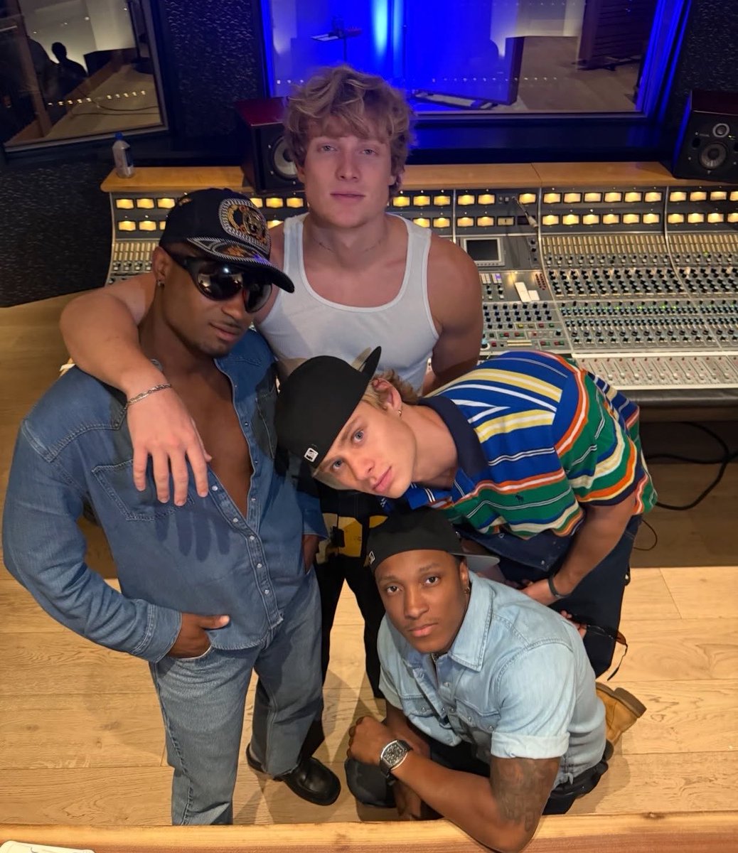 SoulidifiedNews's tweet photo. Happy 1 year anniversary of Soulidified. 🎈🥳 https://t.co/BK5j4or42l