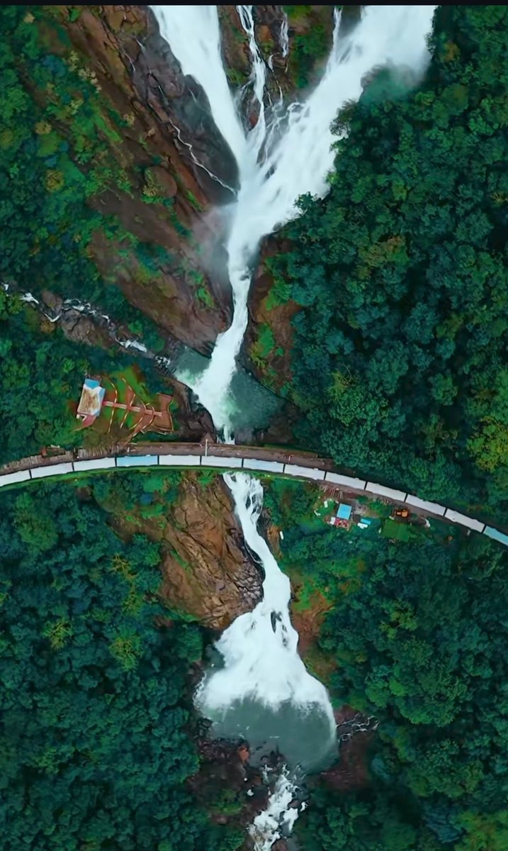 mrrhmehta1's tweet photo. DUDHSAGAR FALLS GOA 🌊🏔️🇮🇳 https://t.co/D77QQJnj3q