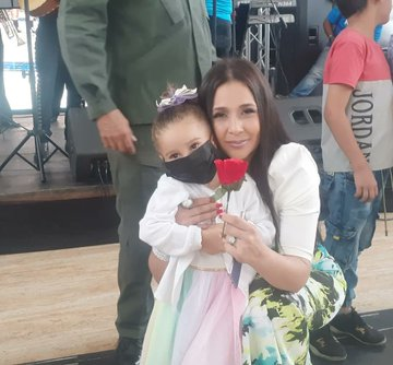 Fantasma_956's tweet photo. Las Caletas de Romero M: El milagro en Oasis Beach o engaño millonario? 

9 días después reseñaron vida de 21 personas incluyendo al vice almirante y director de la policía de La guaira, Gustavo Romero Matamoros. Vale mas muerto que vivo...
 Yusmary Espinoza la Tarántula Negra. https://t.co/VX9Nyx59wl