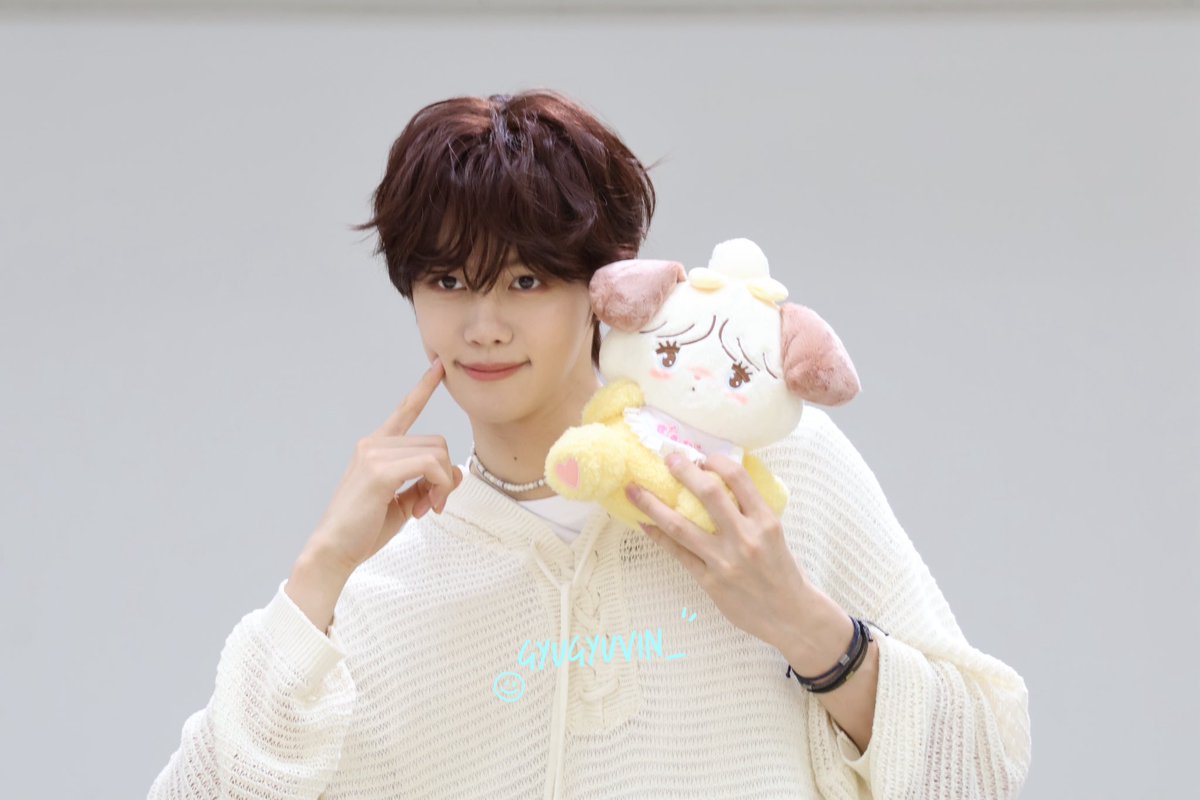 gyugyuvin_'s tweet photo. 260709 神戸 サイン会 고베 사인회 オフイベ

スフレ🐶💛

 #AND2BLE  #앤더블  #김규빈   #kimgyuvin https://t.co/EmUJBibR4P