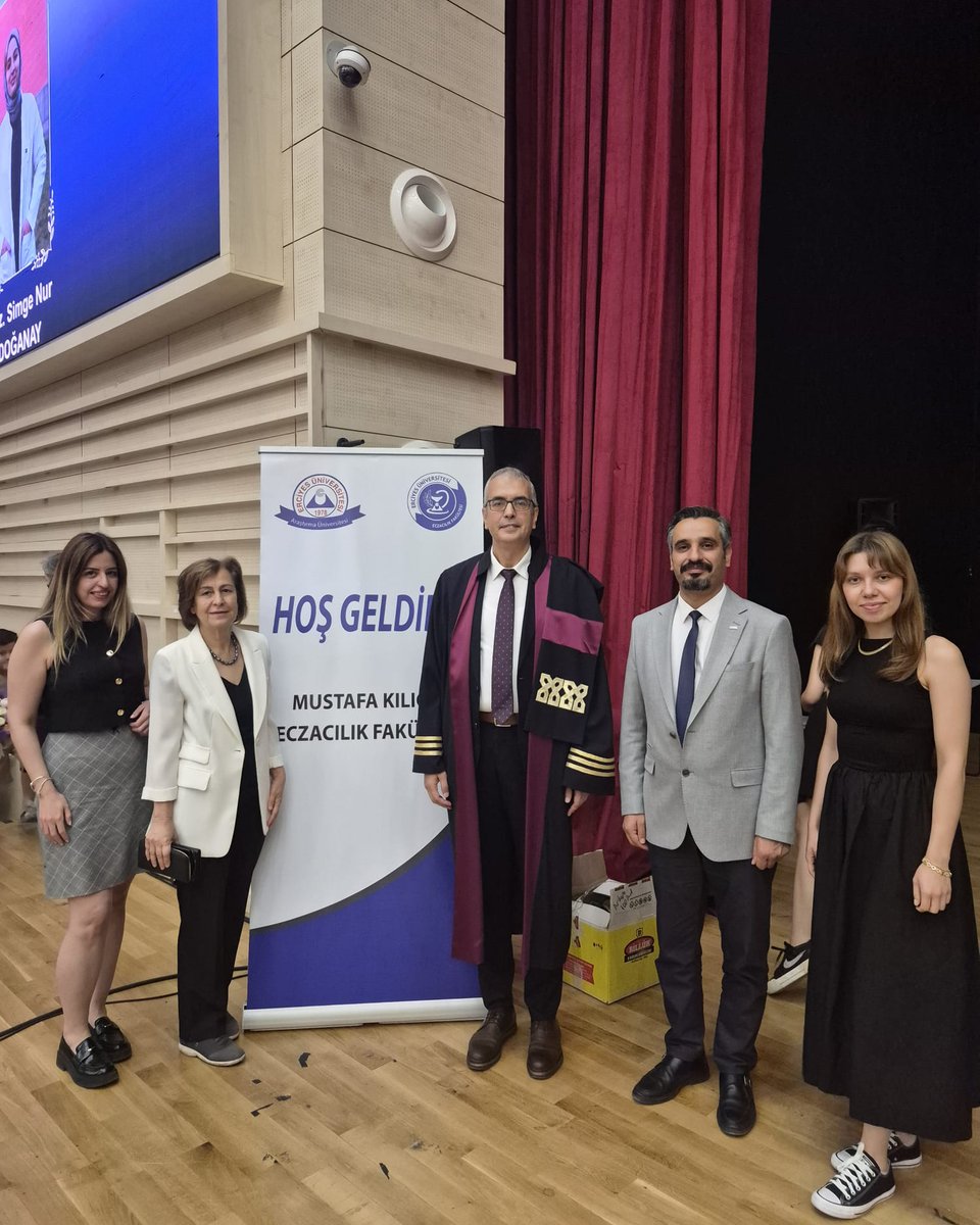 guneyeczakoop's tweet photo. Kooperatifimizin Kayseri temsilci eczacıları Ecz. Ayşe Uzunlu, Ecz. Burcu Salur, Ecz. Fitnat Sena Talaslıoğlu ve Bölge Müdürümüz Hakan Yaman; Erciyes Üniversitesi Mustafa Kılıçer Eczacılık Fakültesi’nin mezuniyet törenine katıldı.
Mesleğe adım atmaya hazırlanan genç eczacılarımızın bu anlamlı gününde yanlarında olmaktan büyük mutluluk duyduk.