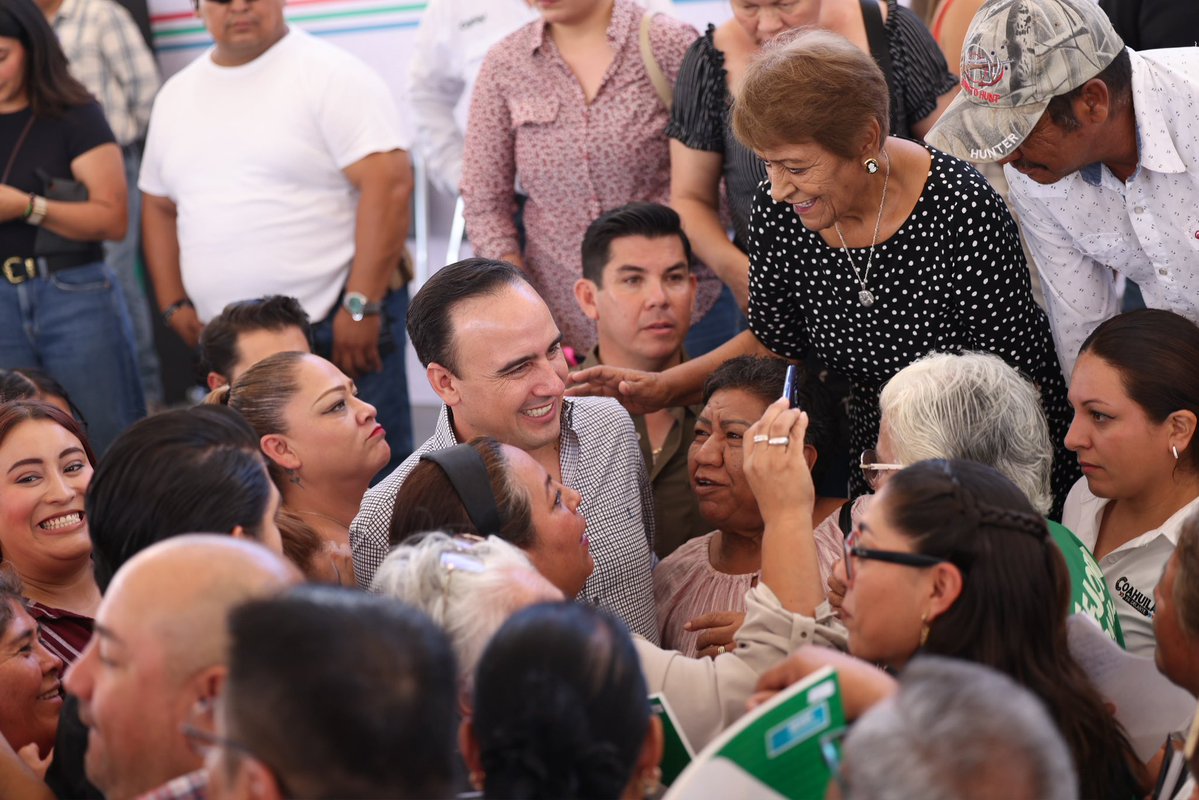 manolojim's tweet photo. Con nuestro programa de Escrituración de #MejoraCoahuila le damos certeza jurídica a nuestra gente sobre su patrimonio, para que tengan la tranquilidad y la seguridad de que la casa donde vive su familia es suya. (1/3) https://t.co/hIqHPuzuOh