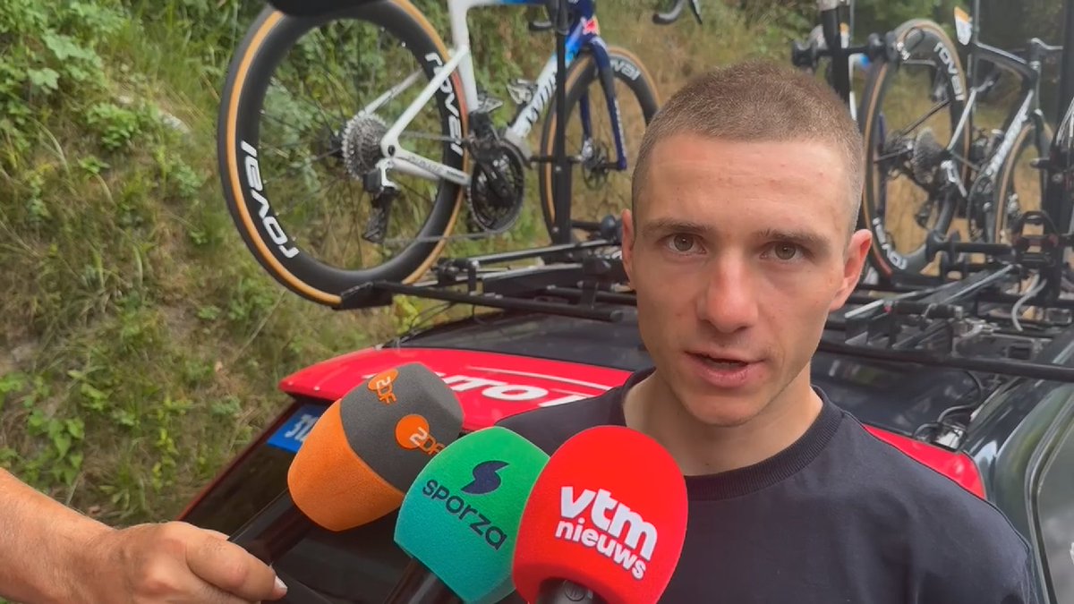 FrancescoJ97's tweet photo. Intervista ad Evenepoel post Tappa 6 #TDF2026
"Anche i muri sanno che queste salite del cazzo di 30km al 30% non fanno per me.
Il Crucco? Stanotte si deve guardare le spalle. Ora sono cazzi suoi
Pogacar? Le moto quando vuole partire gli lanciano la volata (Non ride ndr)" https://t.co/11LD3b880e