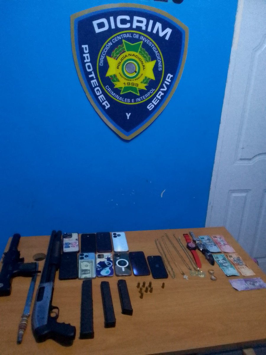 regionalEstePN's tweet photo. #ElSeibo | Policía Nacional y Ministerio Público ocupan armas de alto calibre y detienen a dos personas en El Seibo. @PoliciaRD @pesqueiradiego @raisatv @LincolnRivera @elnuevodiariord
📰
https://t.co/7Kgzu8ONfi https://t.co/NzIz4rhAci