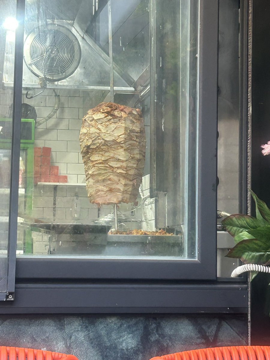 blitzscale6's tweet photo. She said “I want to go to a restaurant where they prepare the food right in front of you." https://t.co/cohXTUAVKE