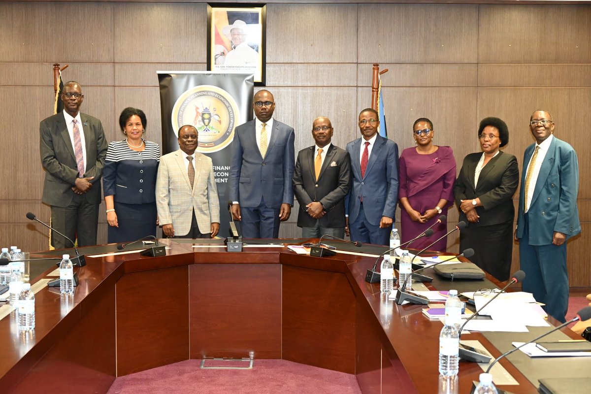 DPFUganda's tweet photo. Earlier today, the DPF Board of Directors and Management met Hon. Henry Musasizi, CPA (@henrymusasizi1), Minister of Finance, Planning and Economic Development, to review DPF’s key achievements and strategic outlook.

Highlights from the engagement:

☑️ The DPF fund size has grown 5-fold since 2017; from UGX 470 billion to UGX 2.3 trillion.

☑️ Over 98% of all deposit accounts in Uganda are fully protected under the current UGX 10M coverage limit. This is above the global benchmark of 96%. 

☑️ Consultations are underway on a proposal to revise the current coverage limit from UGX 10 million.

The Hon. Minister pledged support to the Fund in achievement of its mandate.
@mofpedU 

#Yourdepositsareprotected up to UGX 10m.