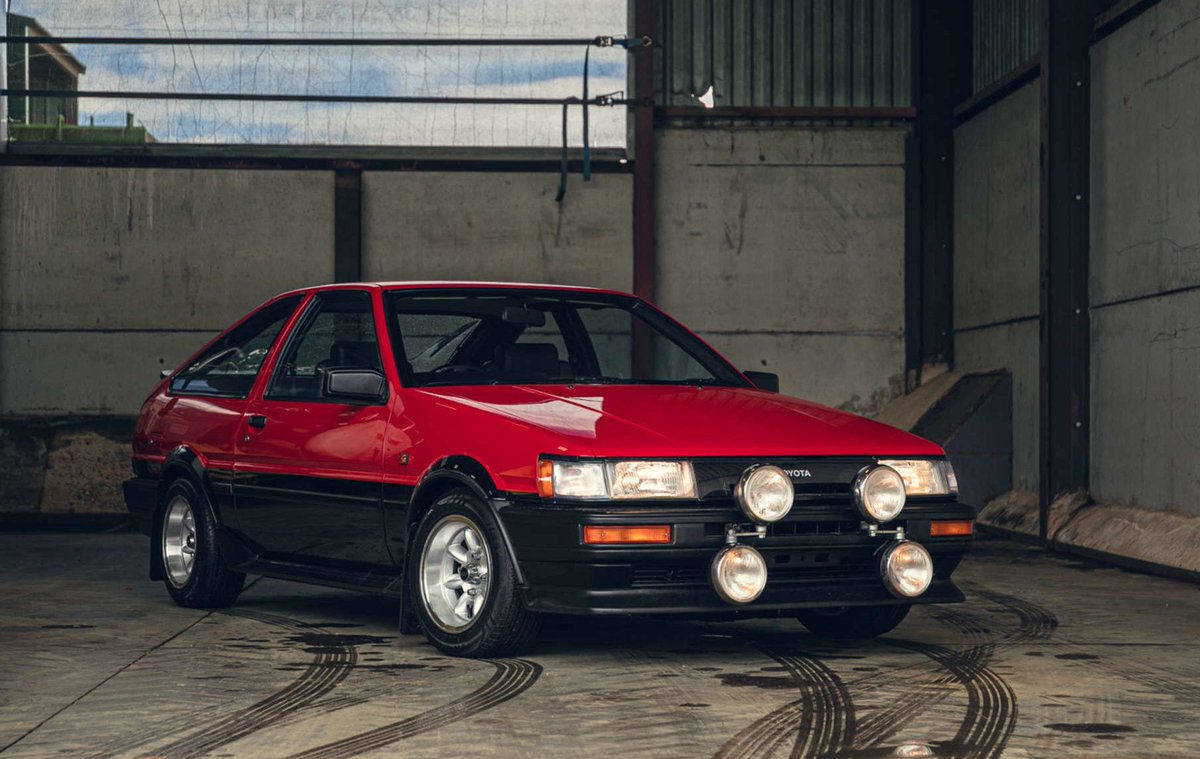 amythreec's tweet photo. @unusual_cars Esprit s4, love how it shared it's taillights with another noteworthy car https://t.co/UiVpG7YzvC