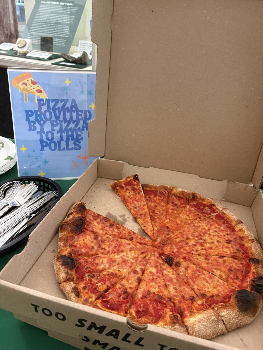 PizzaToThePolls's tweet photo. This Civic Season, we partnered with @historymadebyus to help fuel 50+ Slice of History events across the country with free pizza.

From trivia and arts &amp; crafts to kayaking and game nights, young people across America came together to celebrate history and shape the future! https://t.co/un3FKOcisH