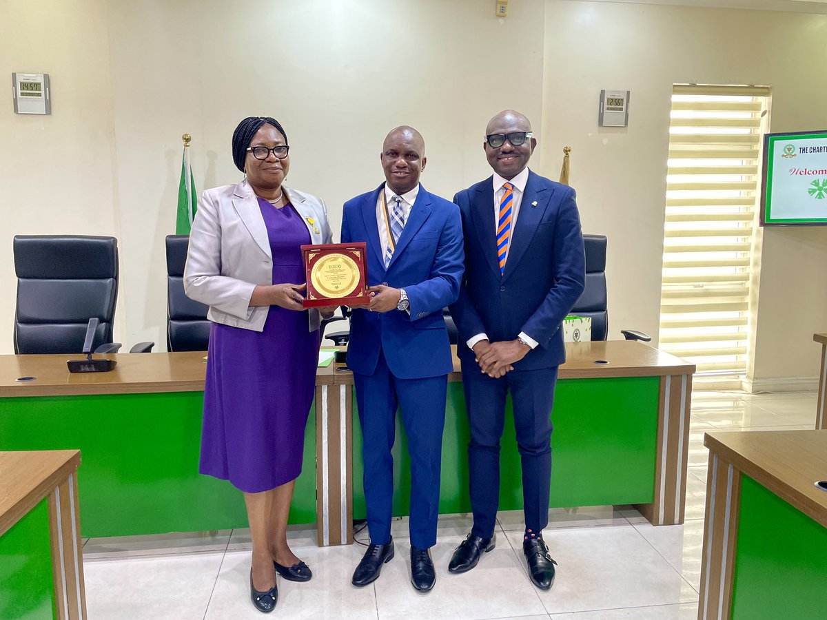 cibnigeria's tweet photo. The President/Chairman of Council, Dr. Dele Alabi, Ph.D., FCIB, @droladelealabi welcomed the leadership of the Association of Professional Women Bankers (APWB), led by its Chairperson, Mrs. Rafiat Oluwatoyin Onitiri, FCIB, on a courtesy visit t the bankers house. https://t.co/DTK48SrJWM