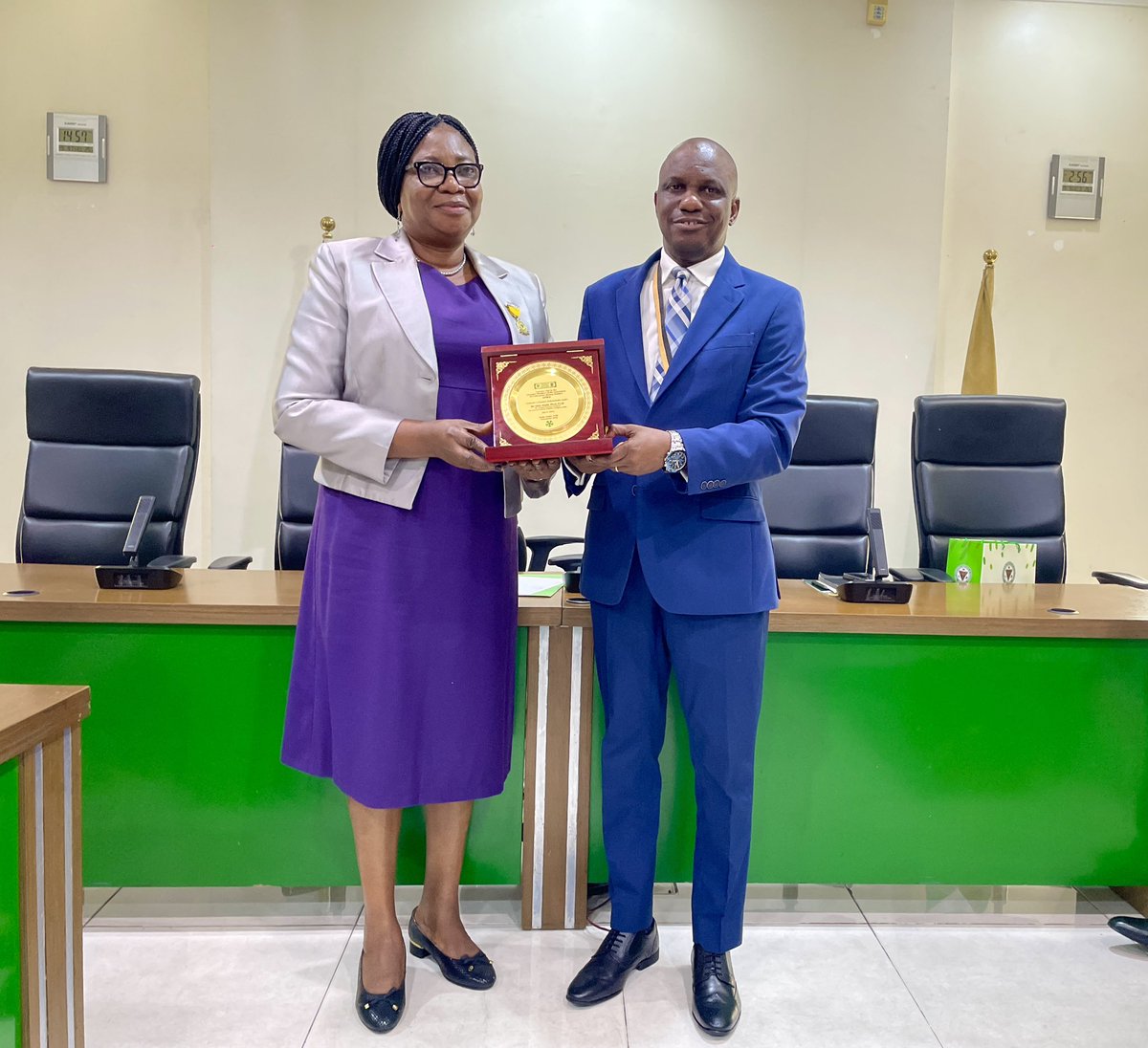 cibnigeria's tweet photo. The President/Chairman of Council, Dr. Dele Alabi, Ph.D., FCIB, @droladelealabi welcomed the leadership of the Association of Professional Women Bankers (APWB), led by its Chairperson, Mrs. Rafiat Oluwatoyin Onitiri, FCIB, on a courtesy visit t the bankers house. https://t.co/DTK48SrJWM