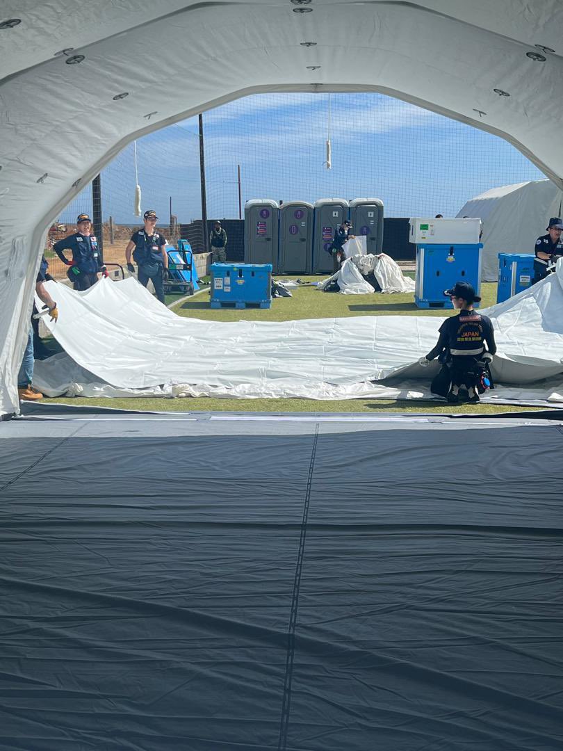 MPhtos's tweet photo. info 

Apoyo japonés dando de sus servicios humanitarios al lado de feria de comida en Caraballeda.

Tiene resonancias y otras cosas más, para que puedan apoyar por allá

Para ayudas de medicamentos y eso #vzlaterremoto https://t.co/5FMXVuc8XS
