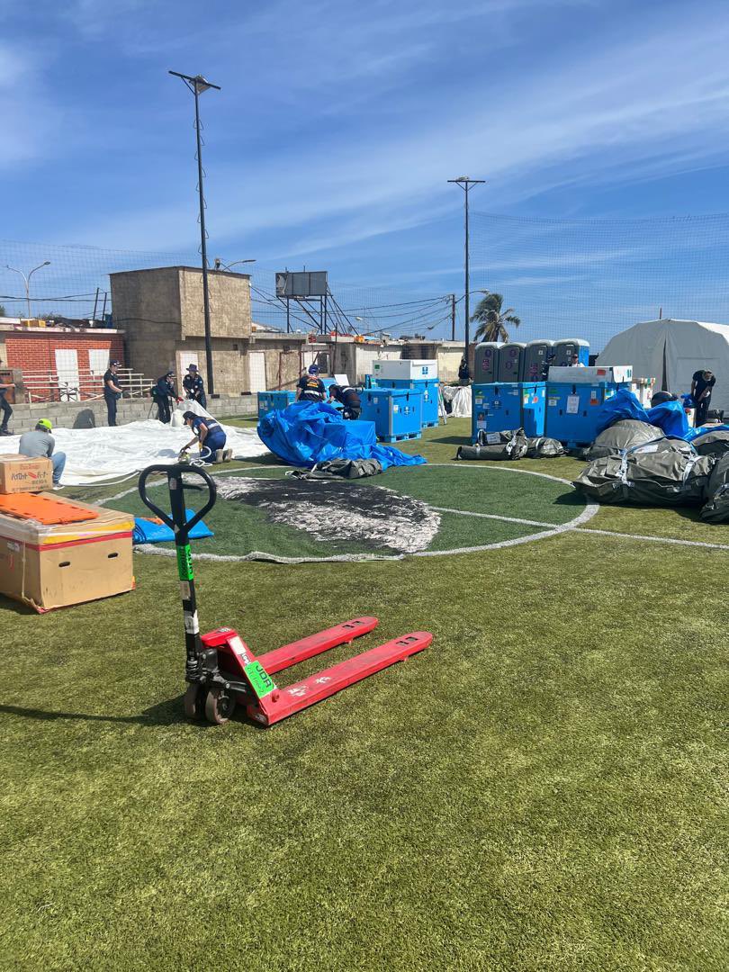 MPhtos's tweet photo. info 

Apoyo japonés dando de sus servicios humanitarios al lado de feria de comida en Caraballeda.

Tiene resonancias y otras cosas más, para que puedan apoyar por allá

Para ayudas de medicamentos y eso #vzlaterremoto https://t.co/5FMXVuc8XS
