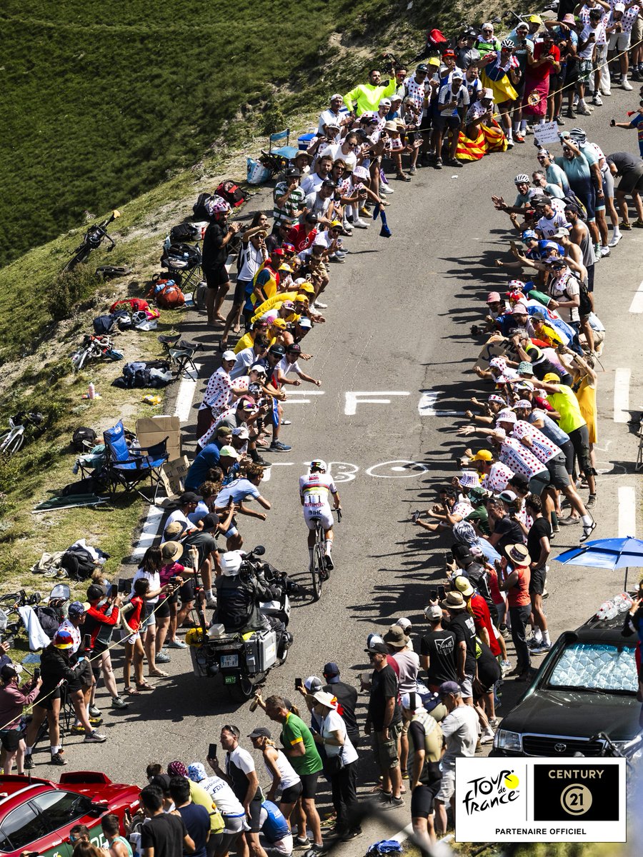 LeTour's tweet photo. ⛰️  Pic of the Day
By @century21fr 

#TDF2026

📸 A.S.O. / Charly Lopez https://t.co/pKwjqHiFuU
