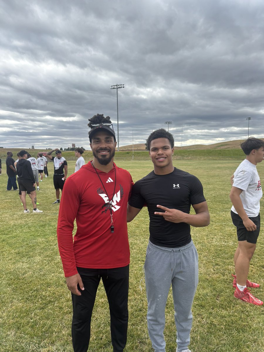 AriGibbons28's tweet photo. One of the top players at the eastern camp. Appreciate the mention @sixstarfootball work doesn’t stop!
Accolades:
Top 5 fastest at camp
Top 5 triple jump at camp
Top 5 DB at camp https://t.co/RpokodApAL