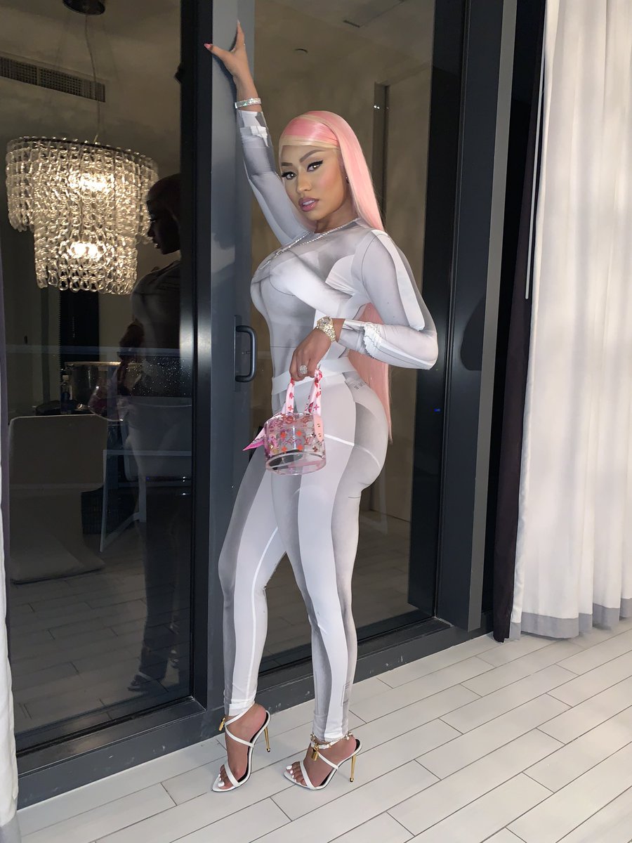 Adult8ated's tweet photo. #nicki #barbz #nickiminaj https://t.co/M3kWLpRwtO