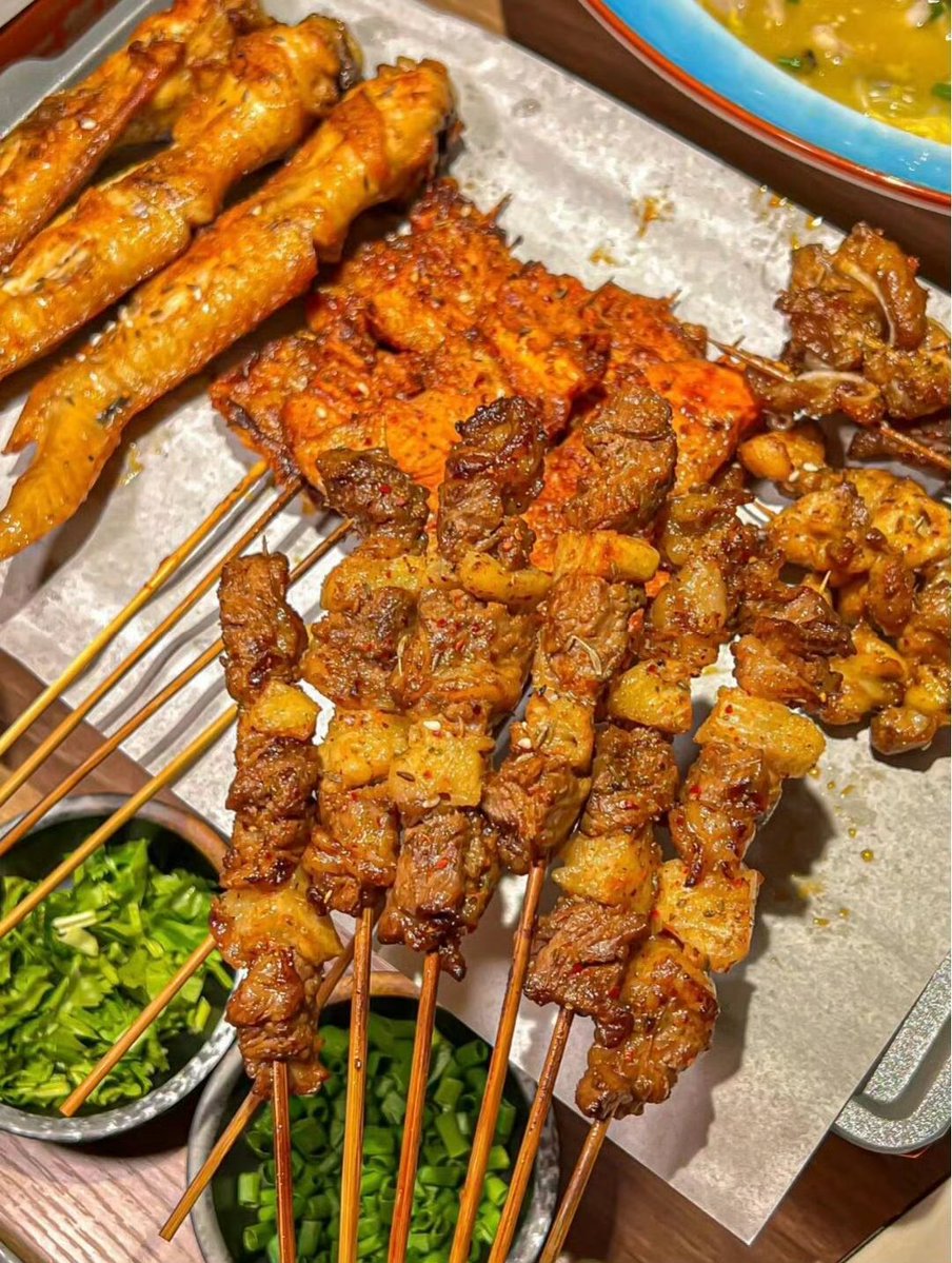 FrederickL8p94's tweet photo. Craving late-night goodness  Grilled skewers sizzling with spicy cumin, garlic and smoke—this street snack hits DIFFERENT! https://t.co/EHwOJrj1Wl