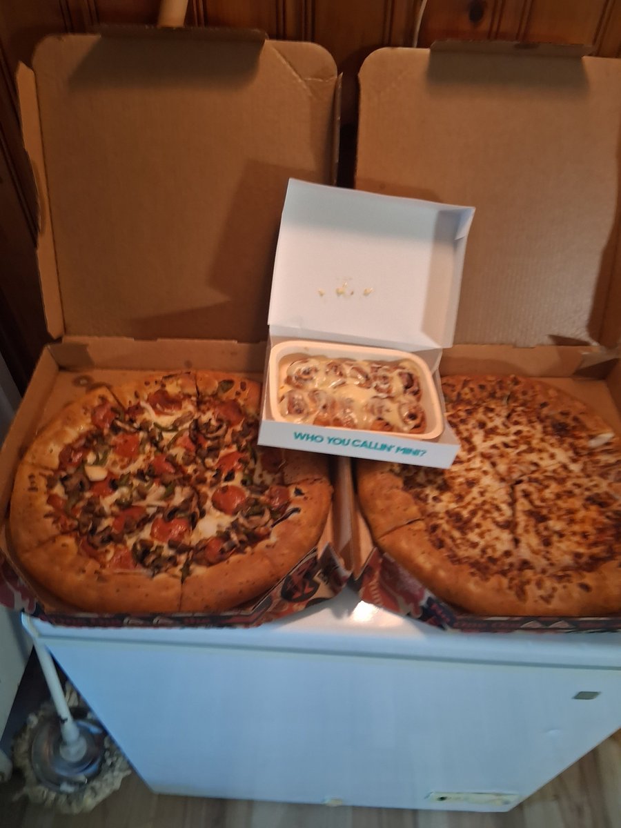 SteveCroy444's tweet photo. Pizza 🍕 🍕 🍕 https://t.co/6IgSy487It