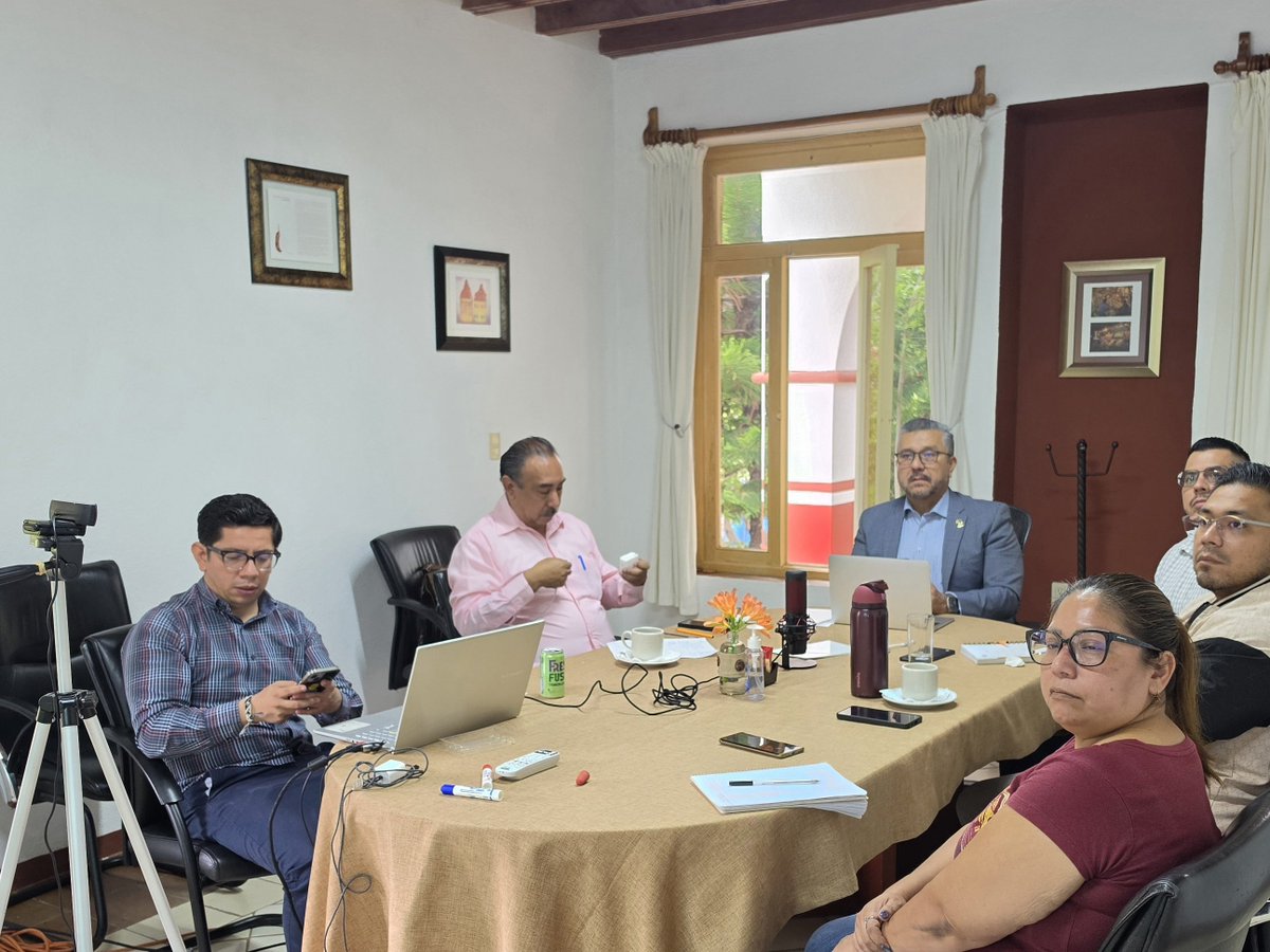 sntsa_37's tweet photo. Con orden, coordinación y sentido, se realizó reunión para afinar la logística del proceso de becas del SNTSA Sección 37, bajo la dirección del M.D.O. José Martín Cano Martínez, Secretario General.

Junto al equipo y la estructura sindical, se revisaron detalles para brindar una atención clara, cercana y eficiente a las y los trabajadores.

#SNTSA37 #Becas2026 #TrabajoEnEquipo #JuntosSomosMásFuertes