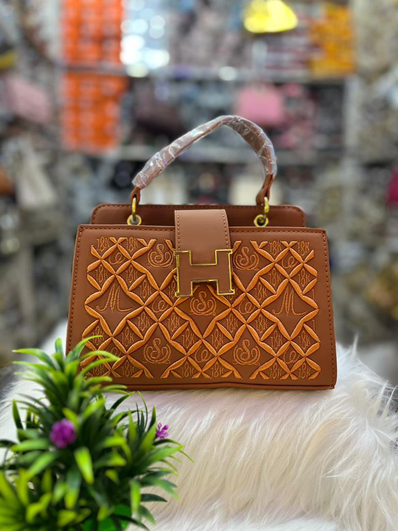 deemonera's tweet photo. ✨ A beautiful bag doesn't just carry your essentials...
It completes your entire look. 👜😍

Upgrade your style with our elegant handbags.

🤎 Trendy Designs
🎨 Available in Multiple Colours
🚚 Nationwide Delivery
📲 WhatsApp:
https://t.co/rGiTii6Y07
#Monera #HandbagsNigeria https://t.co/eICuks2Ek8