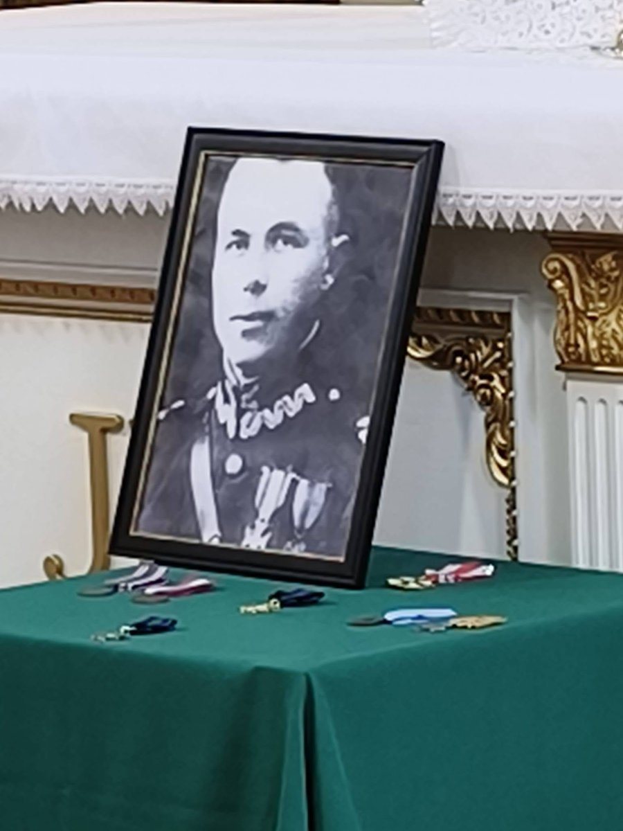wiaraiczyn's tweet photo. Przedstawiciele Stowarzyszenia "Wiara i Czyn" wzięli dziś udział we Mszy Św. w intencji odnalezienia doczesnych szczątków ppłk. Władysława Żwańskiego ps. ,,Błękit". Uroczystość odbyła się w kościele pw. Świętej Trójcy w Widziszkach na Litwie. https://t.co/YWdl93DLRz