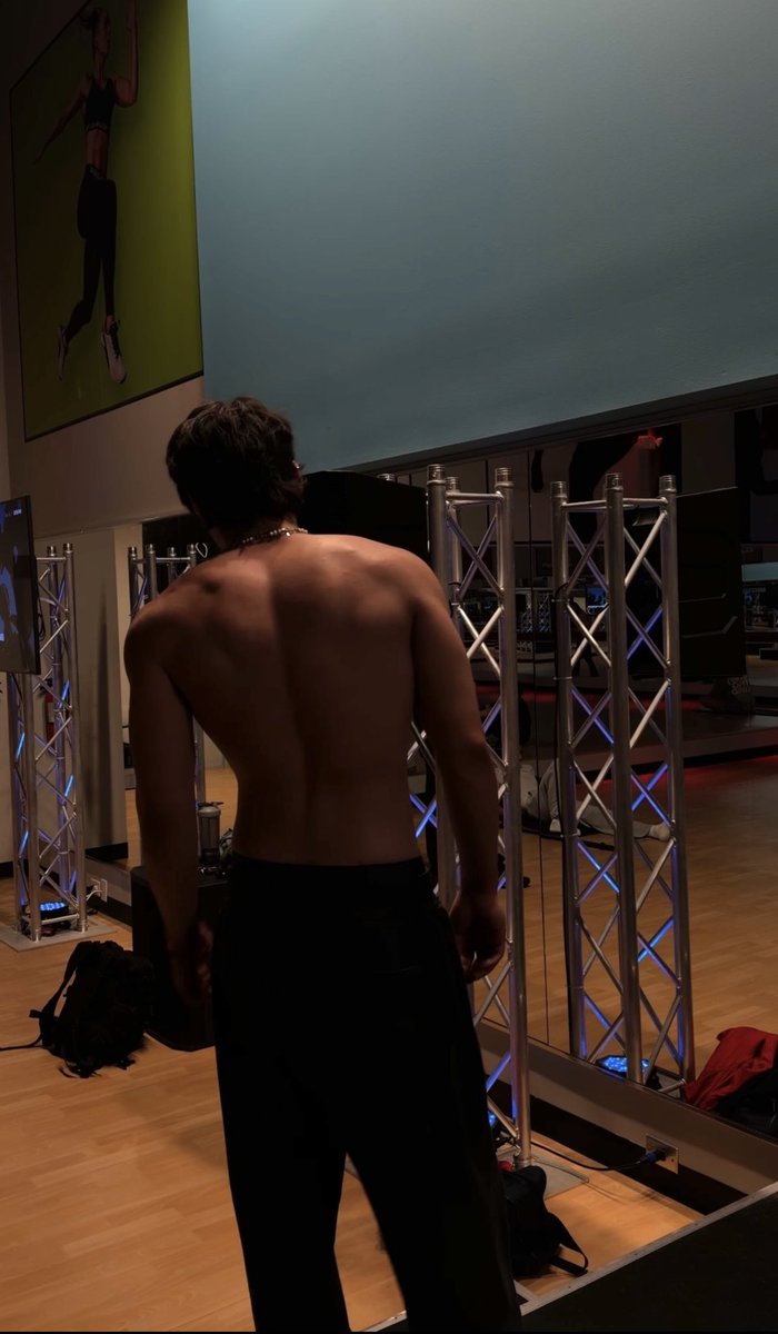 whyemiwhy's tweet photo. mid mid mid 

#nsfw #bicep #mexican #nsfwtwt 

helo https://t.co/Uwo3N7vDRD