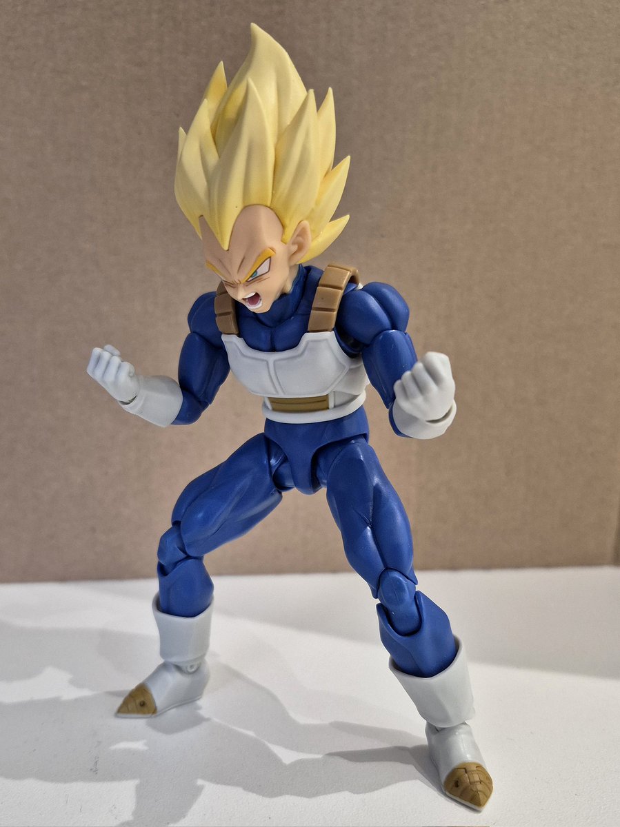 ComicKino's tweet photo. I don't really post my figure pics that often anymore but here's the new SHF Vegeta! https://t.co/mV4dZUjHG3