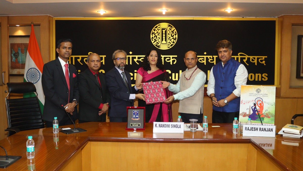 iccr_hq's tweet photo. The inspiring interaction focused on the power of youth & language in cementing bilateral ties, marking the successful conclusion of their study tour.
#ICCR #DirectorGeneral #DhakaUniversity #CulturalExchange #HindiStudies #GlobalScholars #DelhiNCR #ConnectingYouth https://t.co/2uYoG8BO1v