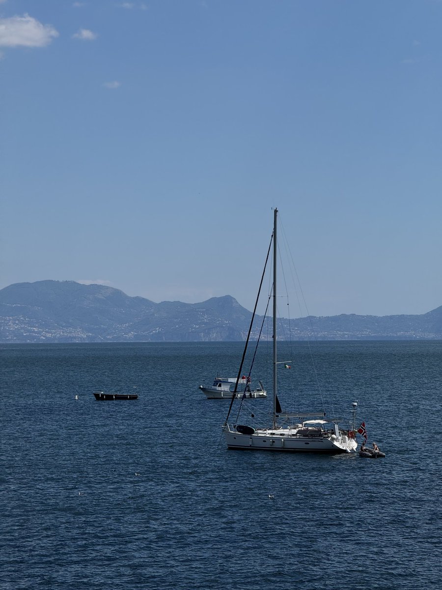 kate_fly_diary's tweet photo. Is it even legal for Italy to be this beautiful? https://t.co/aSm7jLvGSz